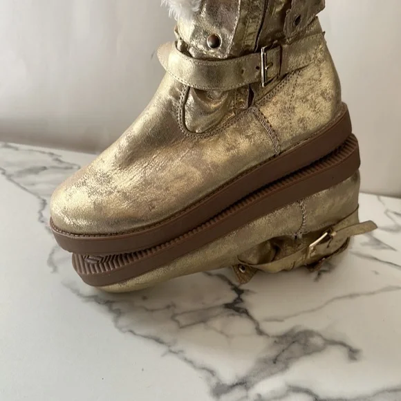 New- GUESS gold foil “look” boots - Picture 15 of 16
